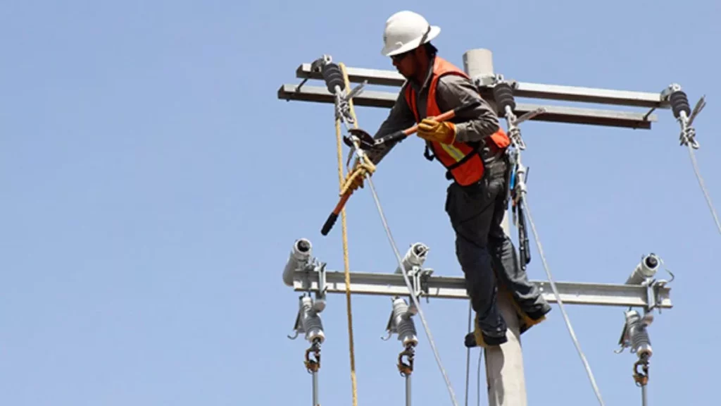 Hombre muere electrocutado durante su primer día de trabajo