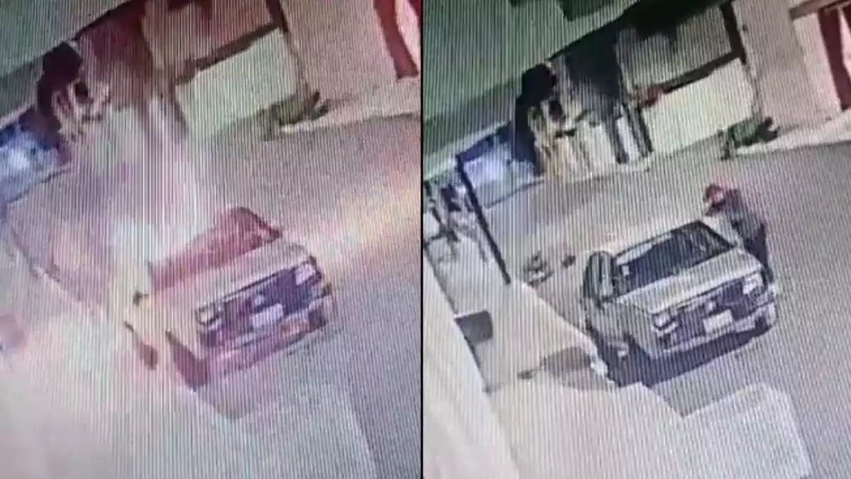 Hombre prende fuego a un auto estacionado en la Satélite Magisterial, Puebla
