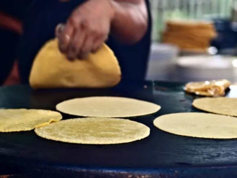 ¿Sabes hacer tortillas? Ofrecen 45 mil pesos por este empleo en Estados Unidos