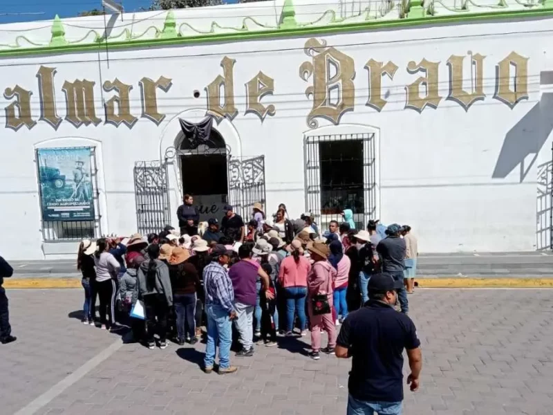 Pobladores de Palmar de Bravo amenazan con quemar patrullas ante falta de obra pública