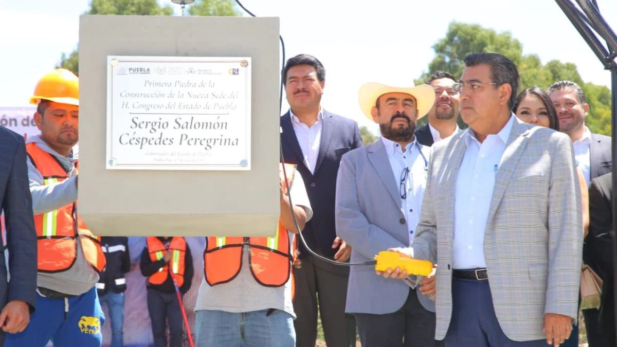 Nuevo Congreso de Puebla se inaugurará en julio de 2024: gobernador coloca primera piedra