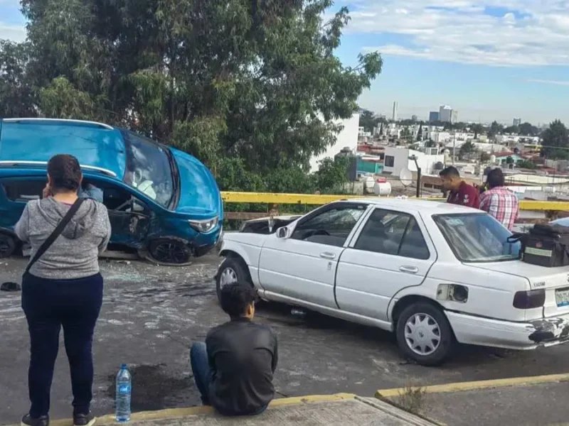 Tres lesionados deja fuerte choque en Periférico Ecológico, Puebla