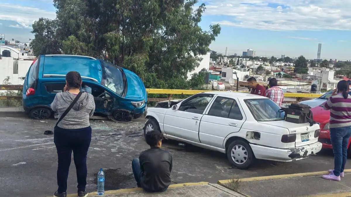 Tres lesionados deja fuerte choque en Periférico Ecológico, Puebla