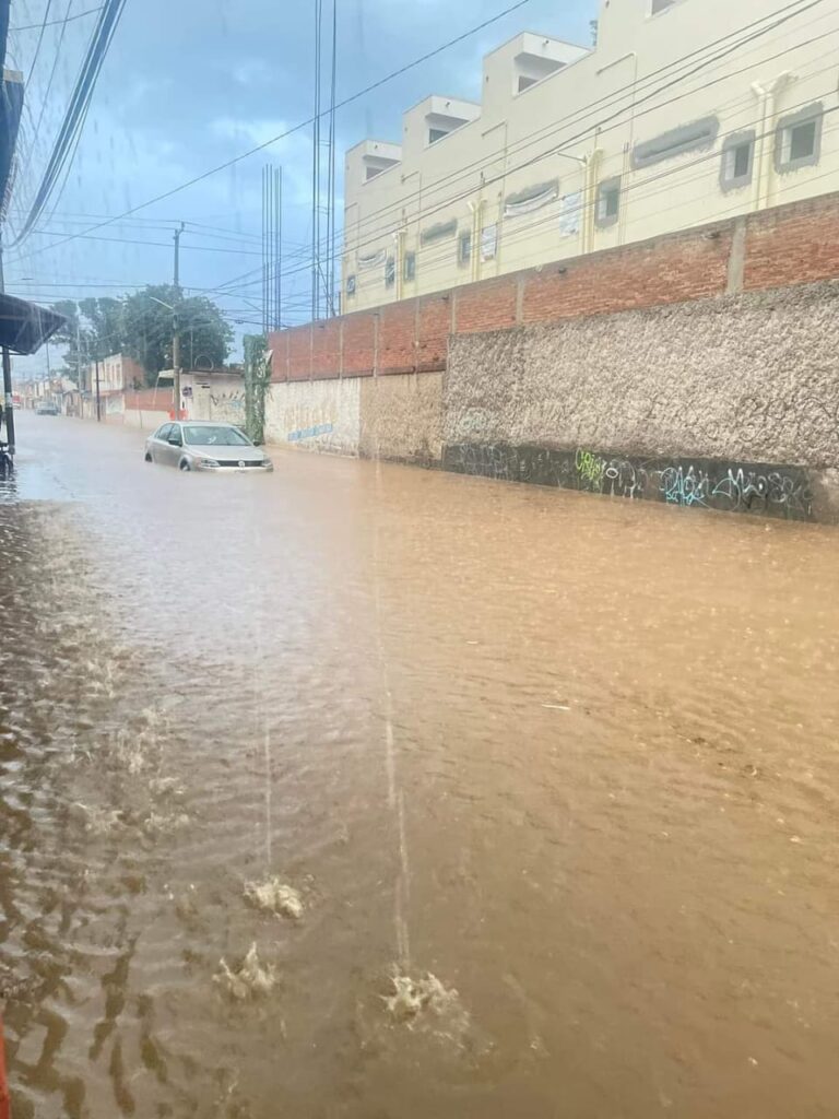 Así las inundaciones por falta de desazolves en San Pedro Cholula