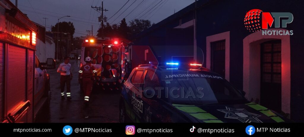La fuerte lluvia registrada esta tarde en la ciudad de Puebla dejó como saldo un herido, el colapso de una casa y accidentes viales.