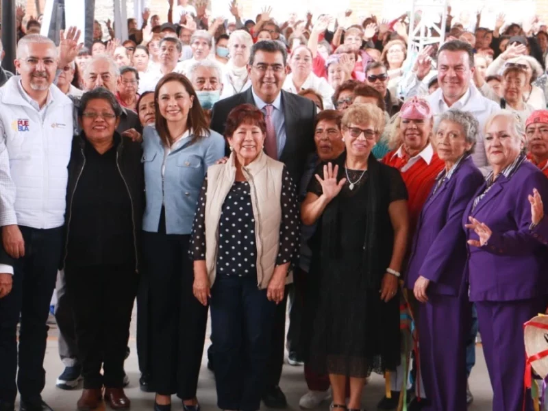 Día del Abuelo: Sergio Salomón y Gaby Bonilla reconocen a adultos mayores en Puebla