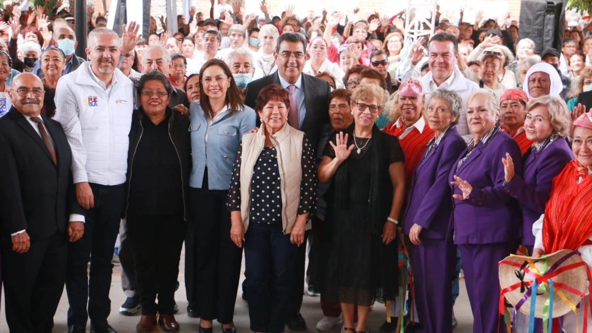 Día del Abuelo: Sergio Salomón y Gaby Bonilla reconocen a adultos mayores en Puebla
