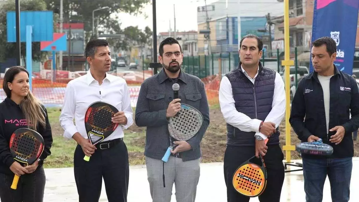 Eduardo Rivera Pérez en inicio de la rehabilitación del parque de la Popular Coatepec.