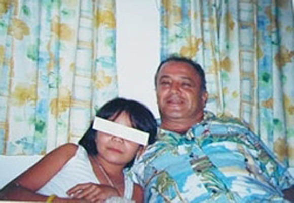 Jean Succar Kuri y su joven esposa