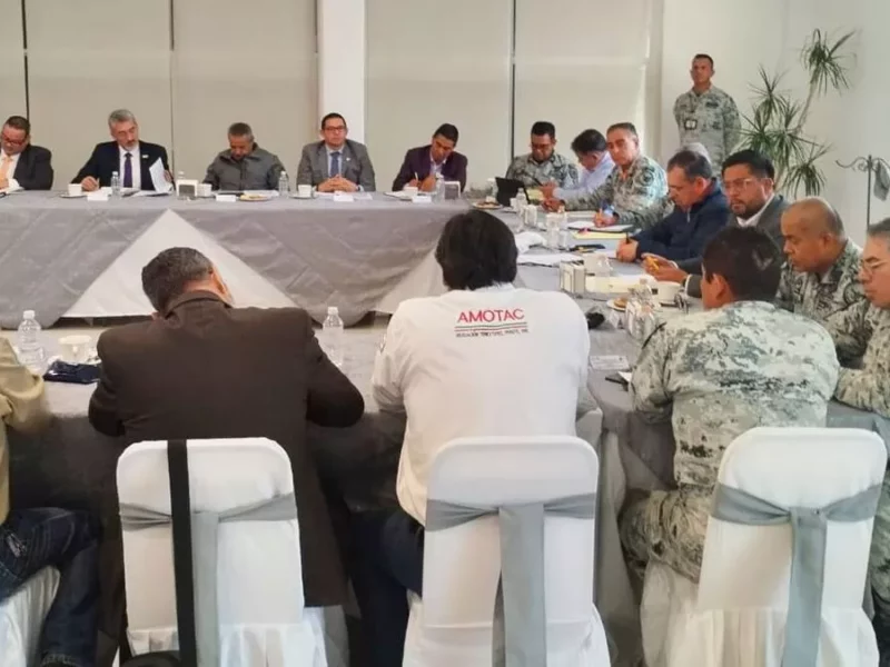 Policía Estatal acuerda con la AMOTAC combatir el robo a carreteras en Puebla