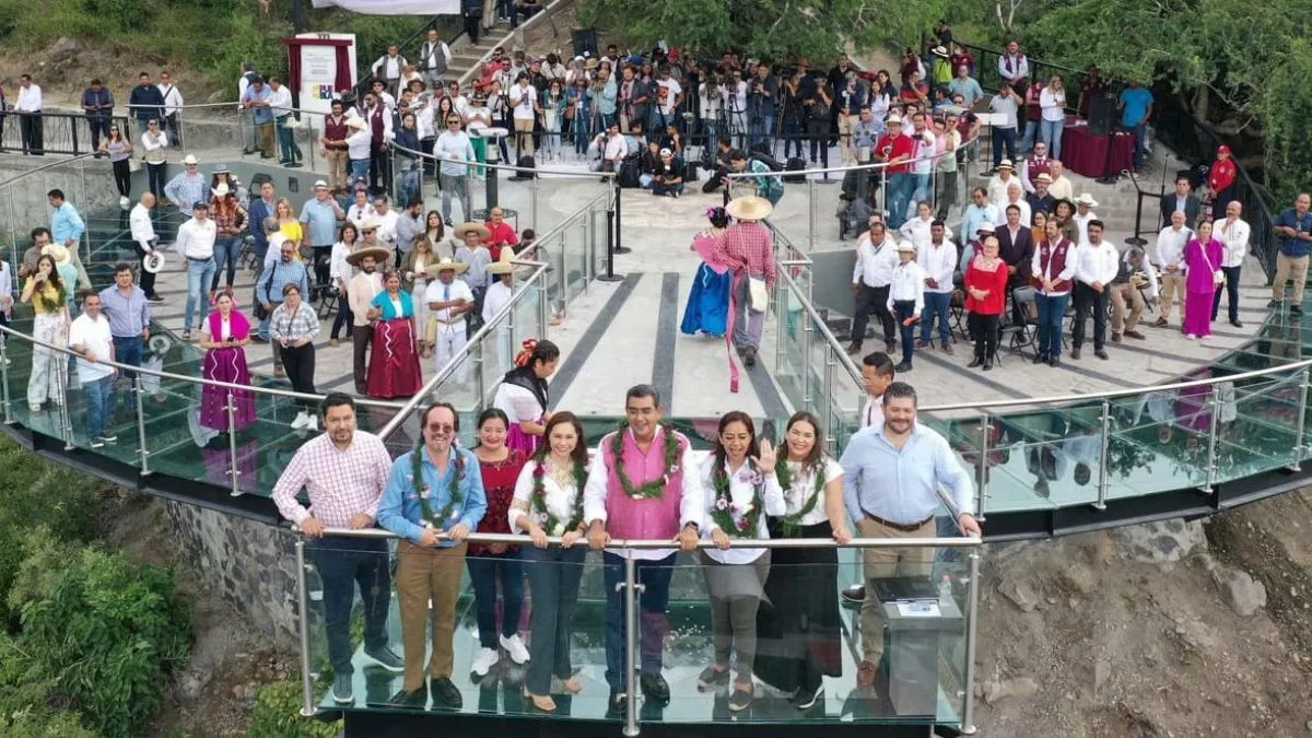 Sergio Salomón inaugura Mirador de Cristal en Atlixco