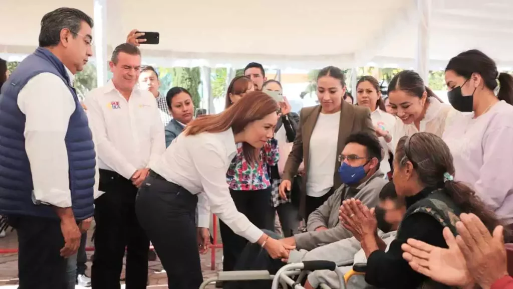 Sergio Salomón y Gaby Bonilla en Jornada Ciudadana en Chalchicomula