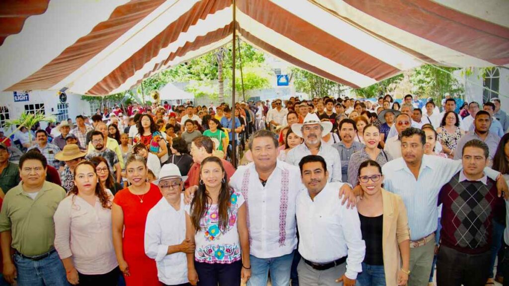 Presidentes municipales de la Mixteca muestran apoyo a Julio Huerta y Claudia Sheinbaum.