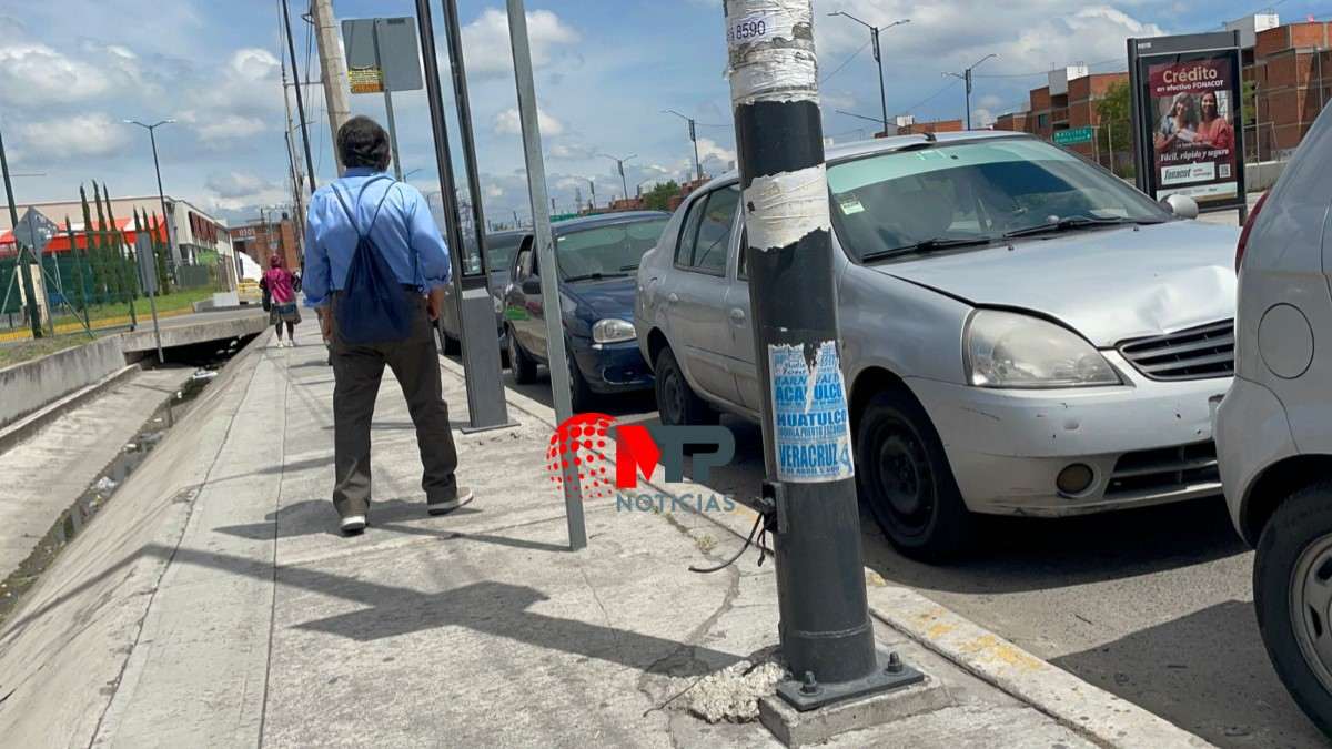 Así siguen operando los taxis pirata en el Periférico Puebla: ¿desaparecerán con RUTA 4?