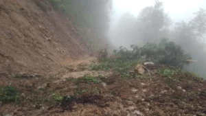 Bloqueo en carretera de Ajalpan, Puebla, por deslave