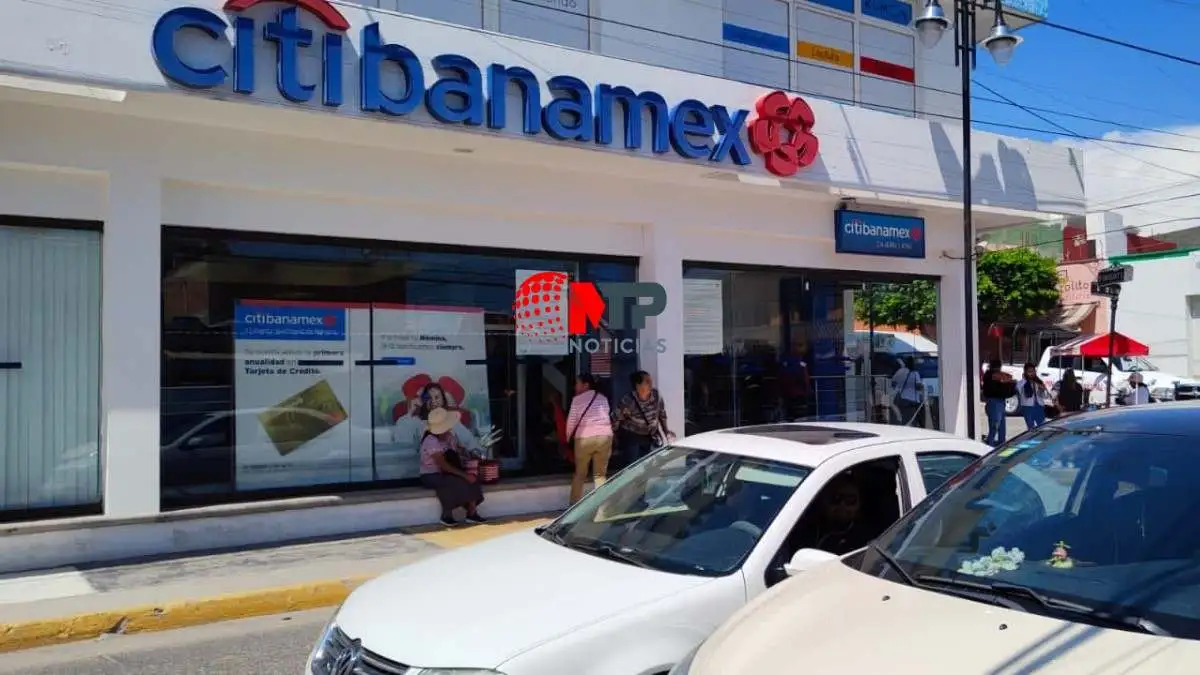 Asaltan a clientes y empleados de Citibanamex en Tecamachalco
