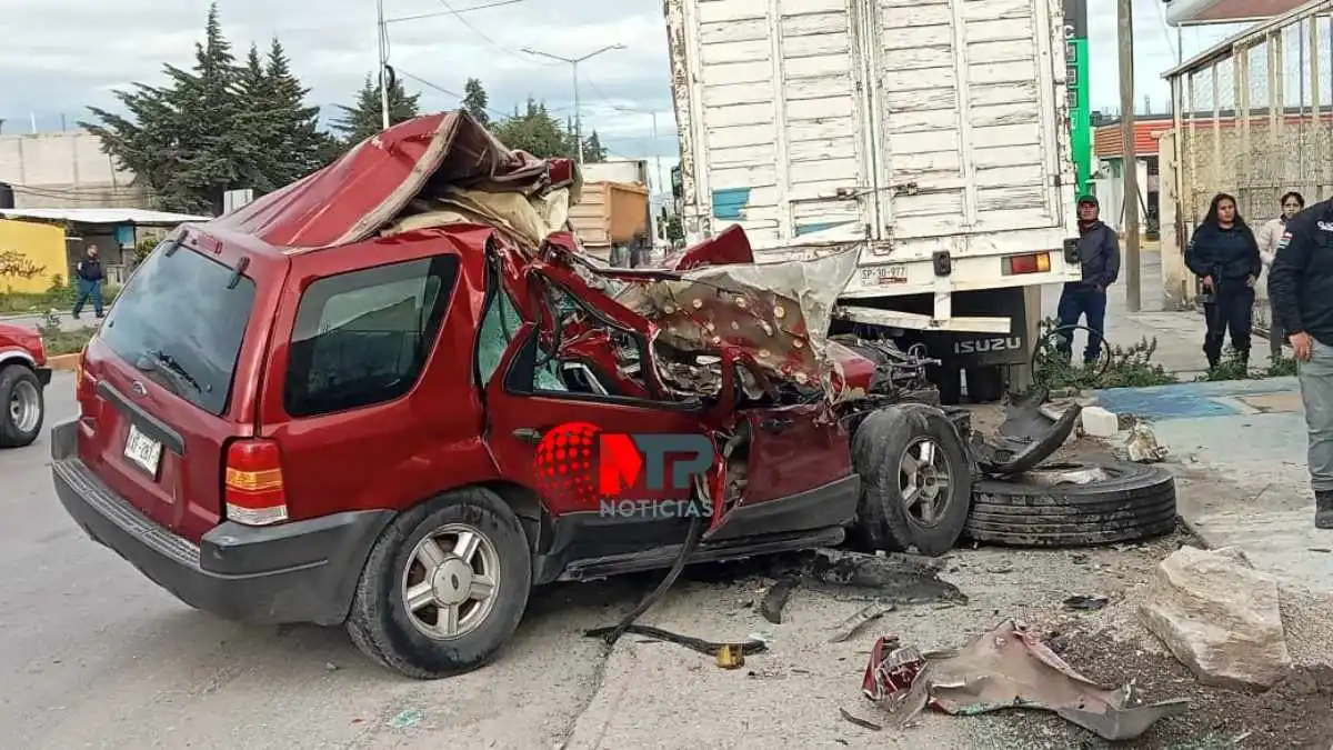 Choca contra un camión de carga y muere en la Puebla-Tehuacán