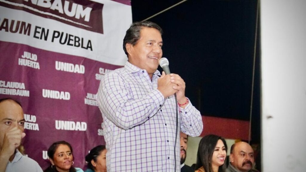 Julio Huerta en Encuentro por la Unidad al sur de la ciudad de Puebla.