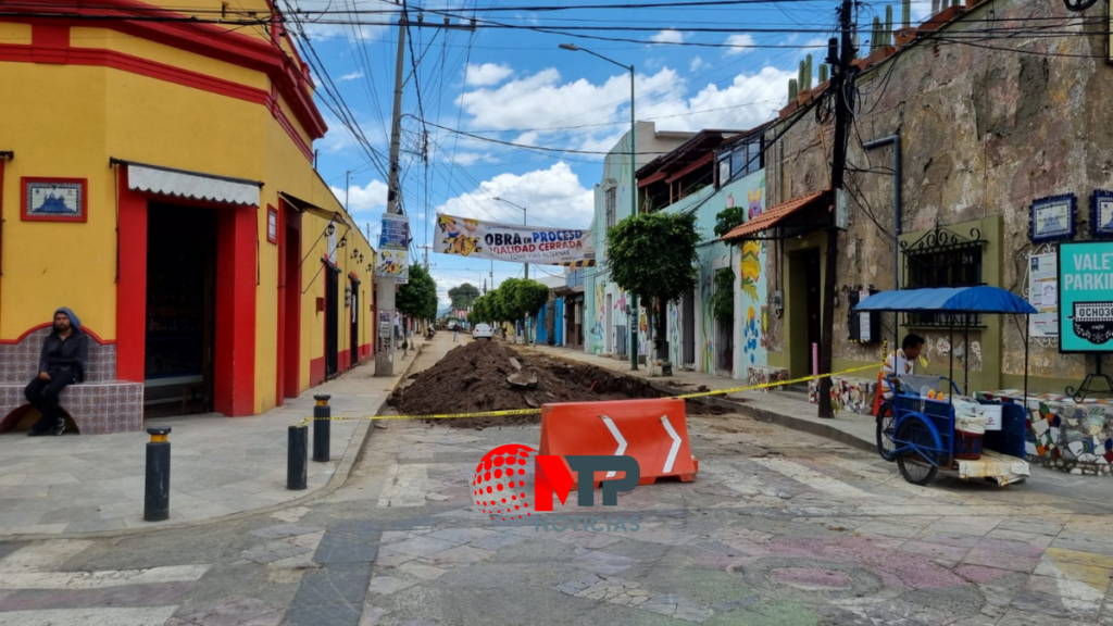 Obra inconclusa de Tlatehui en centro de San Andrés Cholula provoca pérdida a comercios