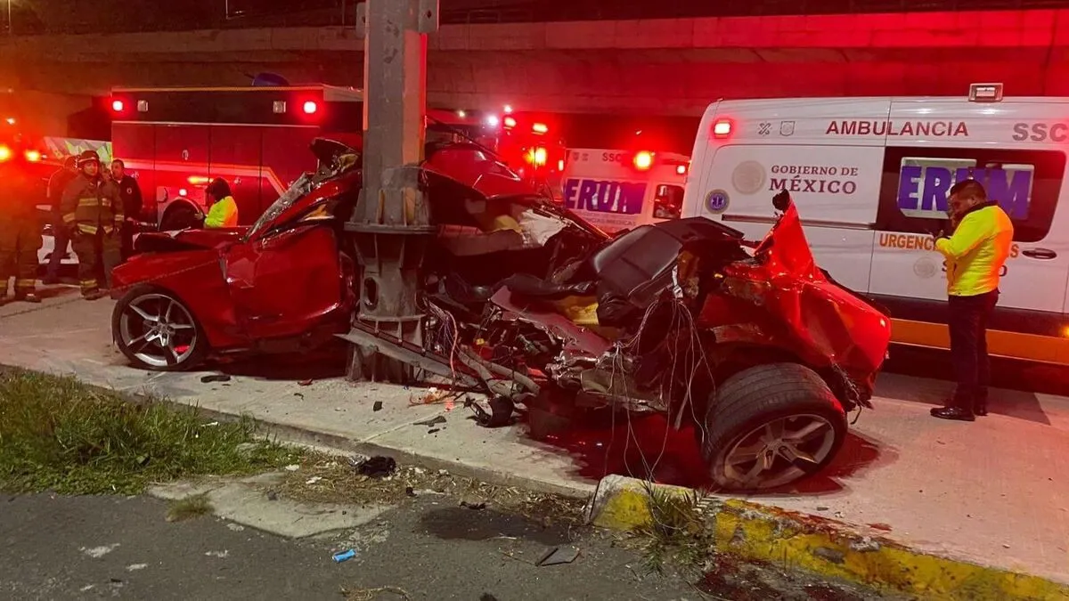 Parte en dos su Camaro, muere su amigo y él pierde una pierna