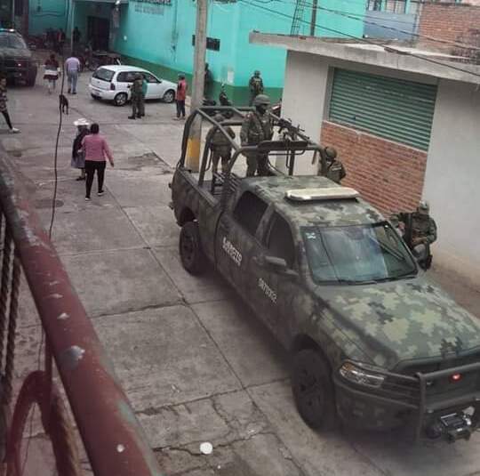 Patrulla de ejército recorre calles del municipio Domingo Arenas.