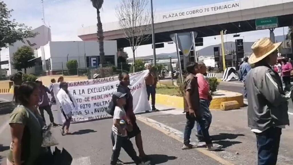 Otra vez bloquean la Cuacnopalan-Oaxaca para exigir no más avionetas antilluvias
