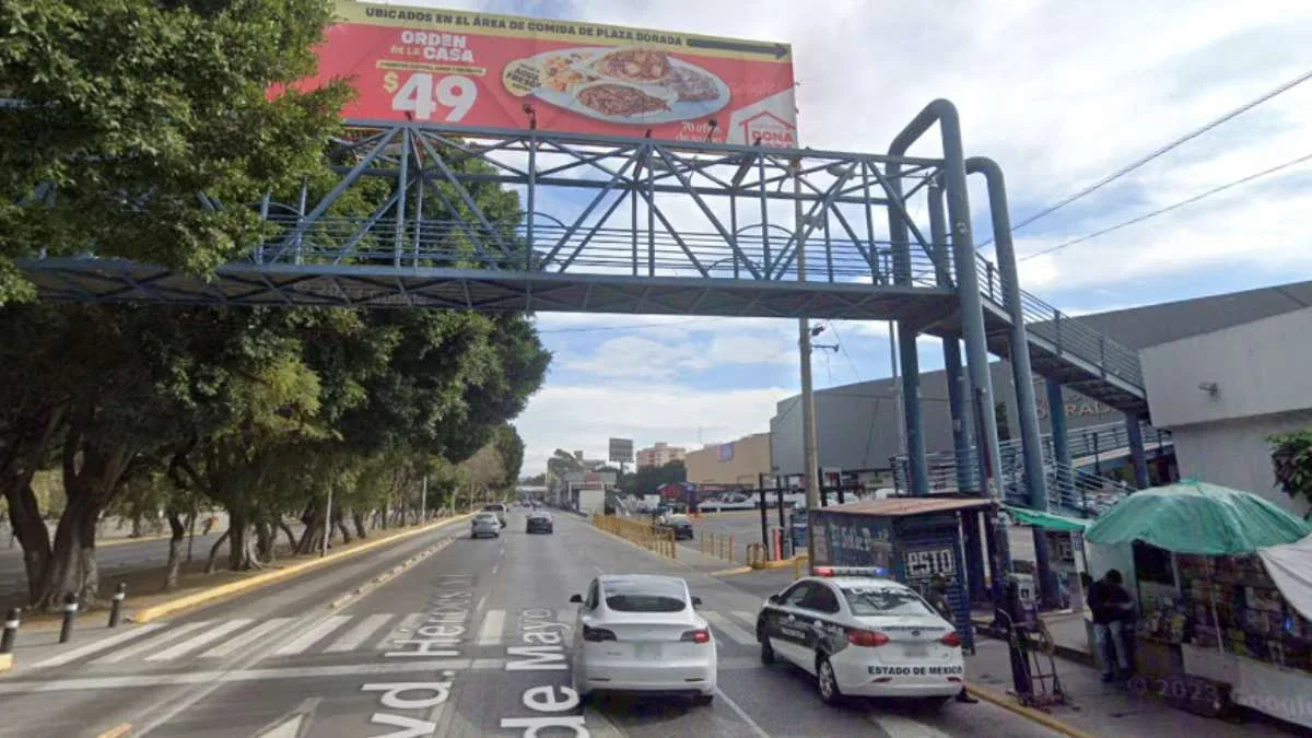 Puente peatonal de Plaza Dorada será sustituido por un semáforo: fecha de retiro