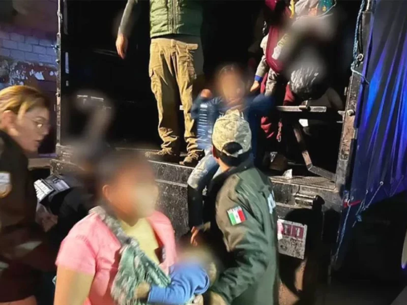 Rescatan a 231 migrantes en la México-Puebla: iban en caja de tráiler