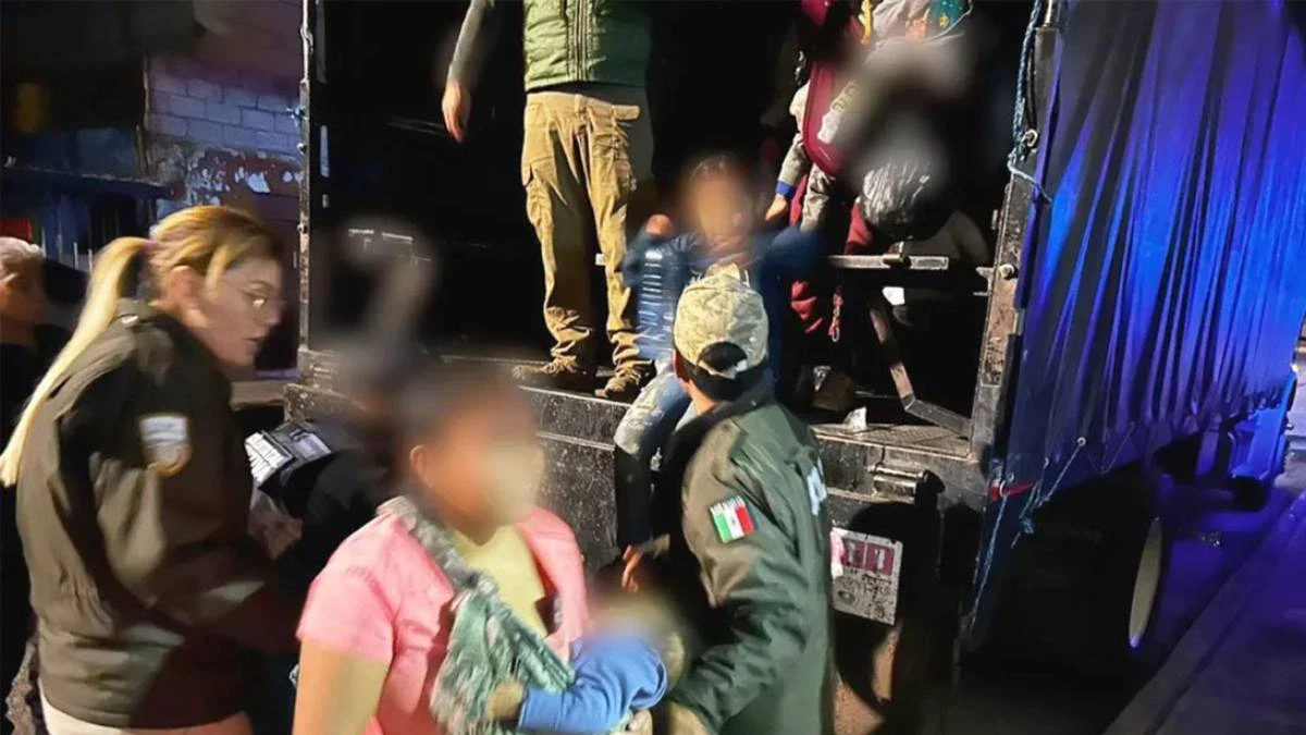 Rescatan a 231 migrantes en la México-Puebla: iban en caja de tráiler