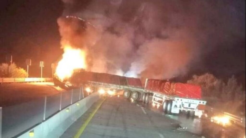 Se incendia camión de carga en la México-Puebla: van 7 horas de tráfico