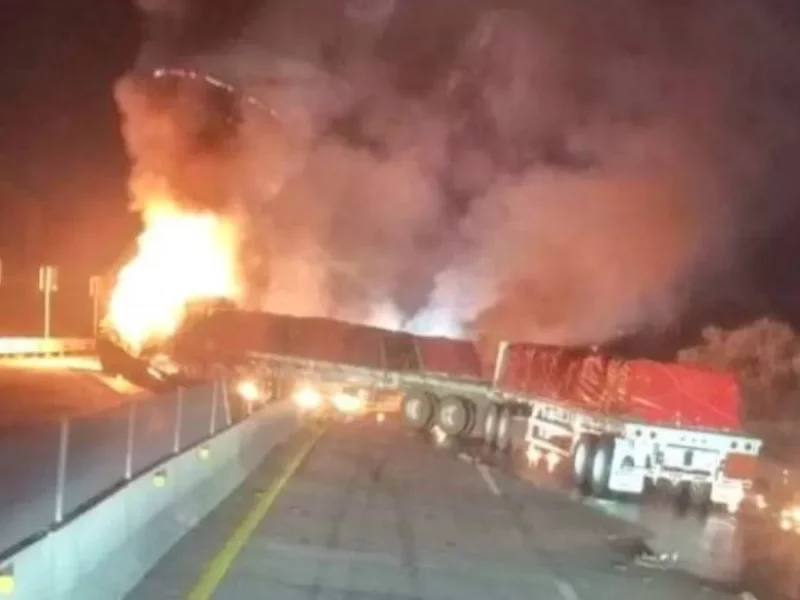 Se incendia camión de carga en la México-Puebla: van 7 horas de tráfico