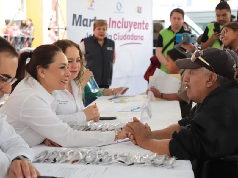 SEDIF entrega apoyos a pobladores en situación vulnerable de Xicotepec