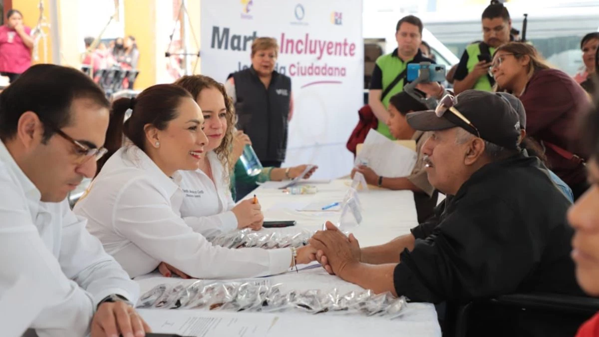 SEDIF entrega apoyos a pobladores en situación vulnerable de Xicotepec