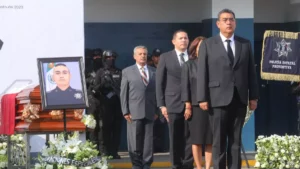 Sergio Salomón encabeza homenaje a Juan Pablo, policía asesinado en balacera en Xoxtla