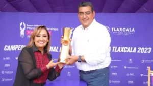 Promueve Tlaxcala en Puebla el 'Trophy Tour' de voleibol de playa