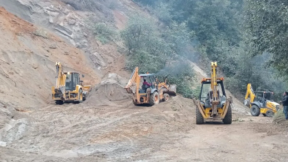 Alud de tierra sepulta a tres hombres en Tlatlauquitepec