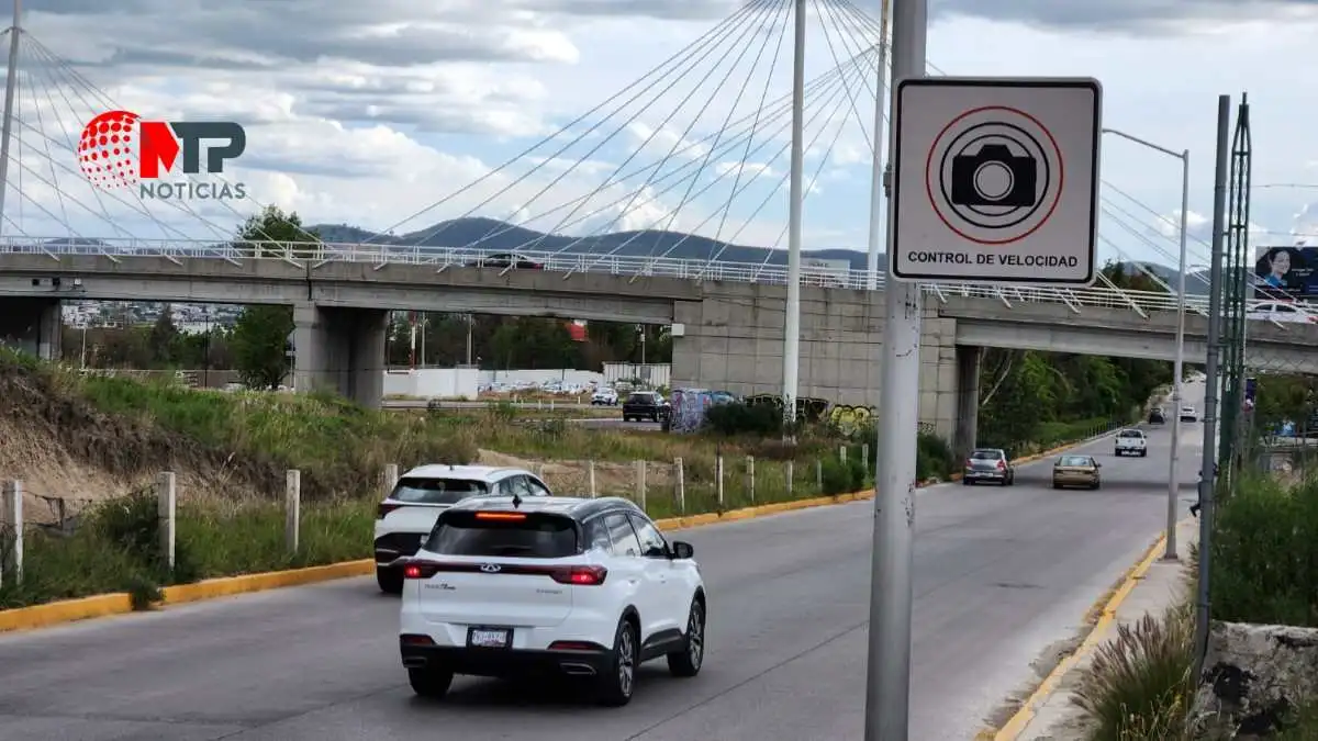 Tlatehui mintió: sí van multas por exceder cinemómetros en laterales de la Vía Atlixcáyotl