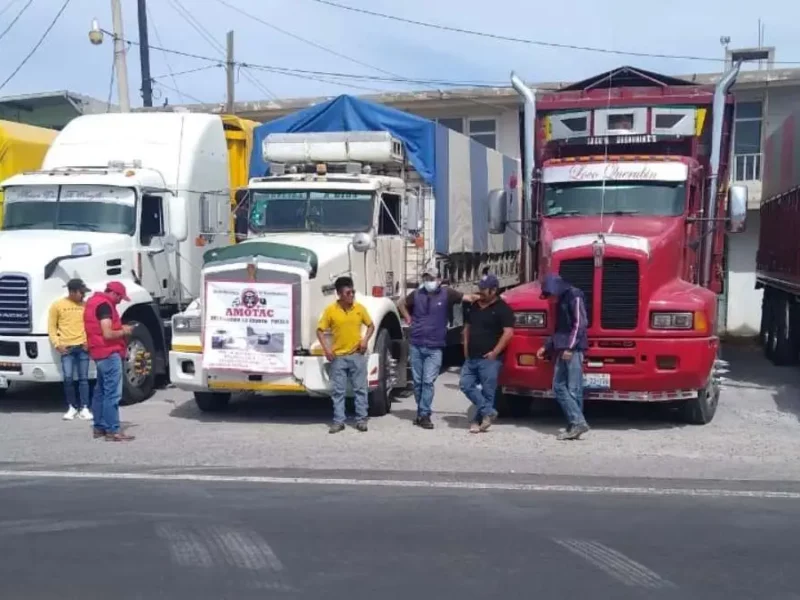 Transportistas ya no bloquearán carreteras como la México-Puebla: ¿qué le prometieron a la Amotac?