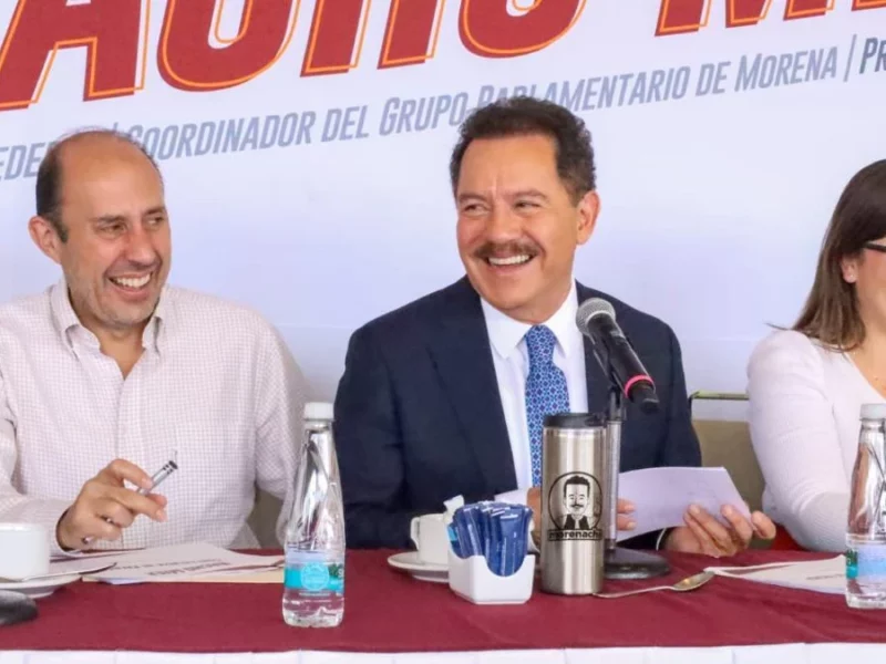 Ignacio Mier en rueda de prensa acompañado de Fernando Manzanilla y Julieta Vences