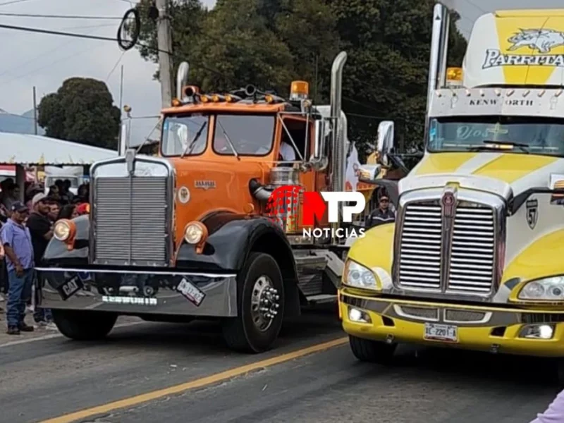 Arrancones de tráileres en Tlatlauquitepec