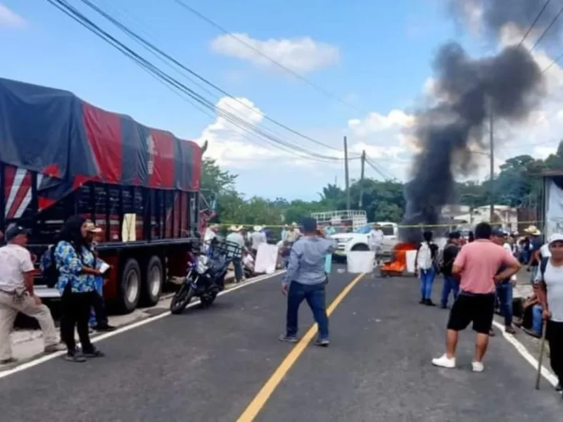 Asesina policía de Cuetzalan a campesino bloquean Papathapan