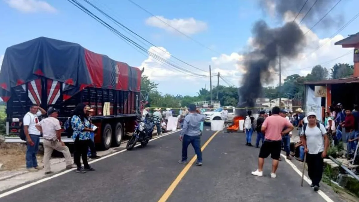 Asesina policía de Cuetzalan a campesino bloquean Papathapan
