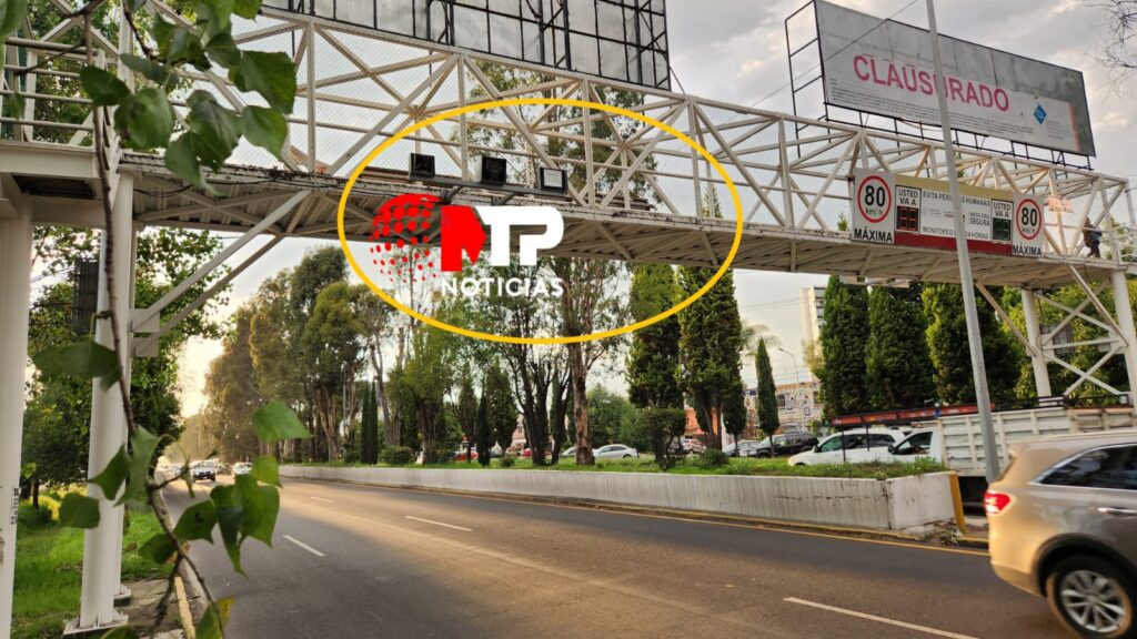Esconden cámaras de fotomultas en puentes de Puebla