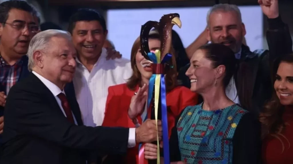 Claudia Sheinbaum recibió el bastón de mando de Morena