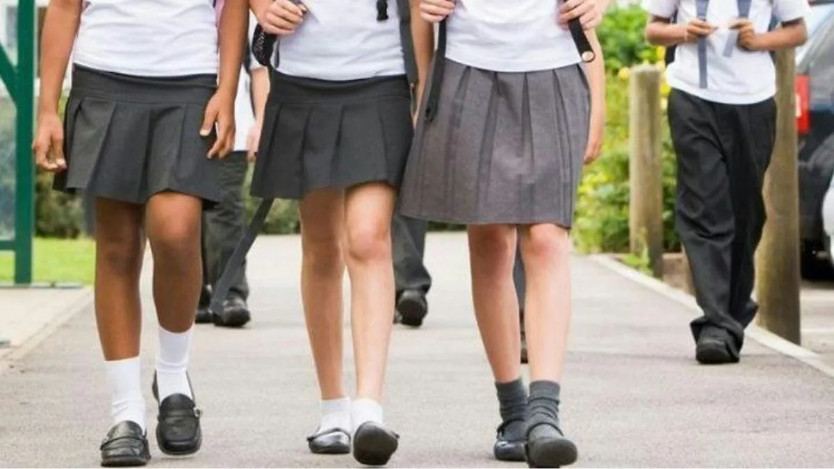 Eliminar uso de faldas en escuelas de Puebla, proponen