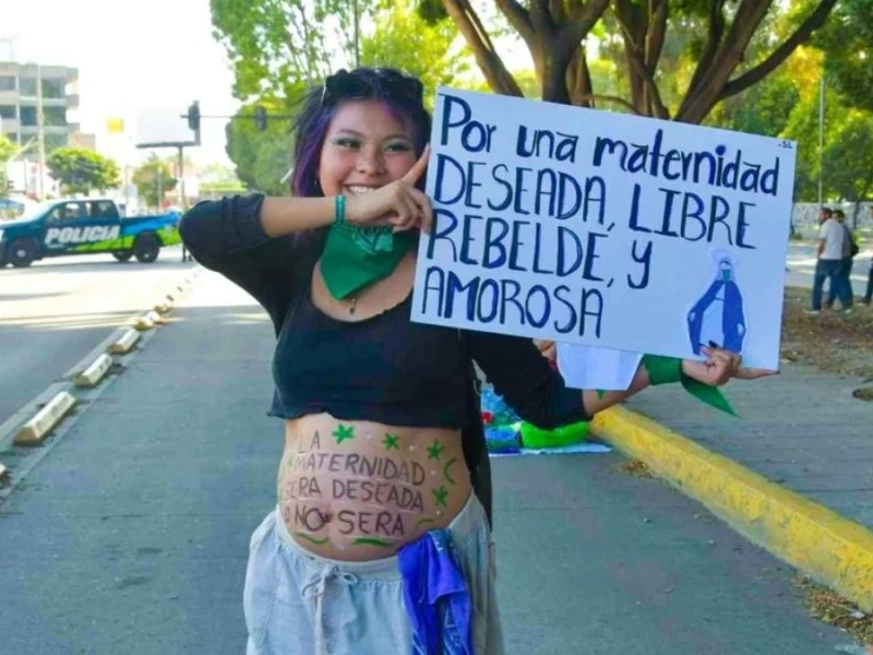 Mujer embarazada exige aborto legal en Puebla