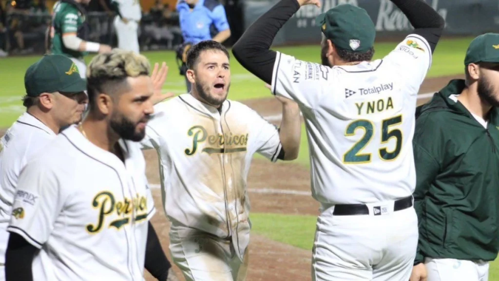 Pericos festeja ser campeón de la zona sur