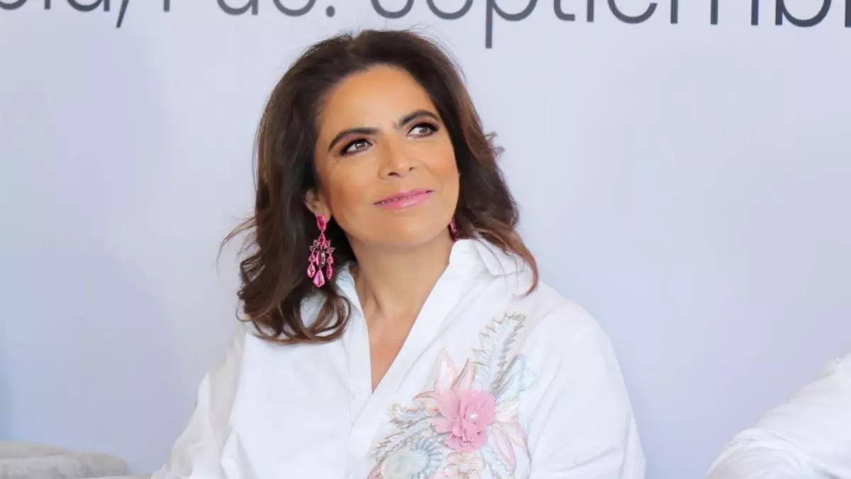 Renuncia Olivia Salomón buscará gubernatura de Puebla