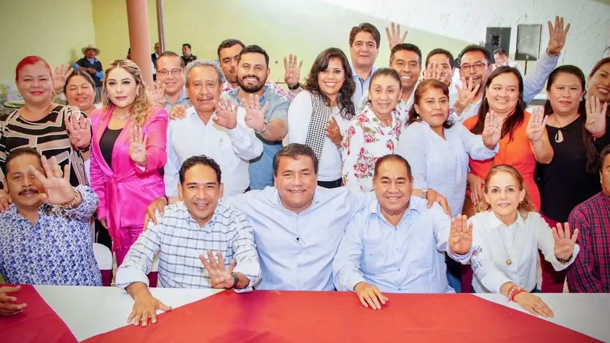 Se reúne Julio Huerta con liderazgos políticos y sociales de región de Tepeaca
