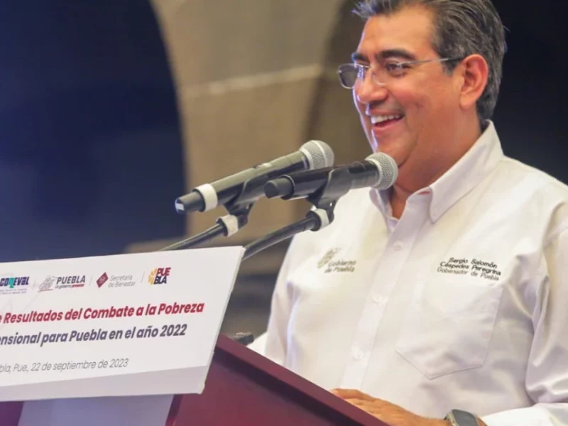 Sergio Salomón en presentación de disminución de la pobreza alimentaria en Puebla.